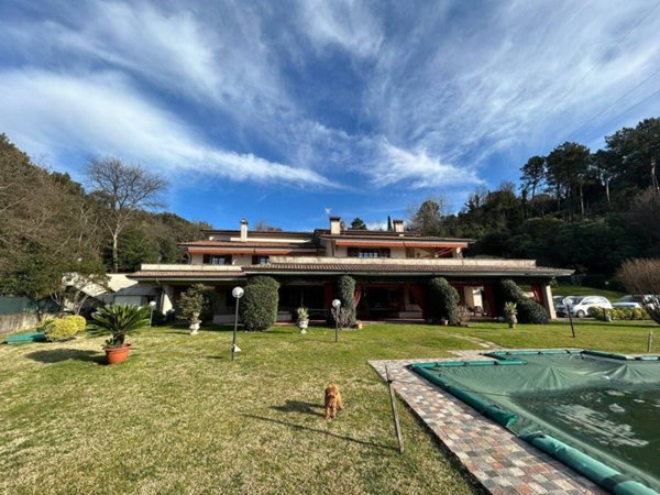 casa indipendente in vendita a Sarzana