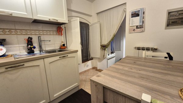casa indipendente in vendita a Sarzana