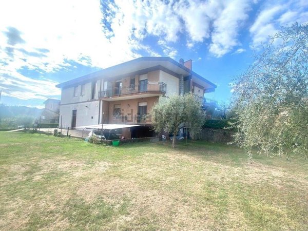 casa indipendente in vendita a Sarzana