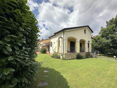 casa indipendente in vendita a Sarzana