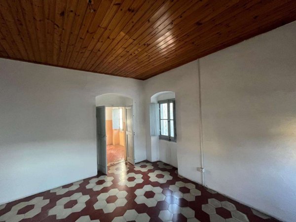 intera palazzina in vendita a Sarzana
