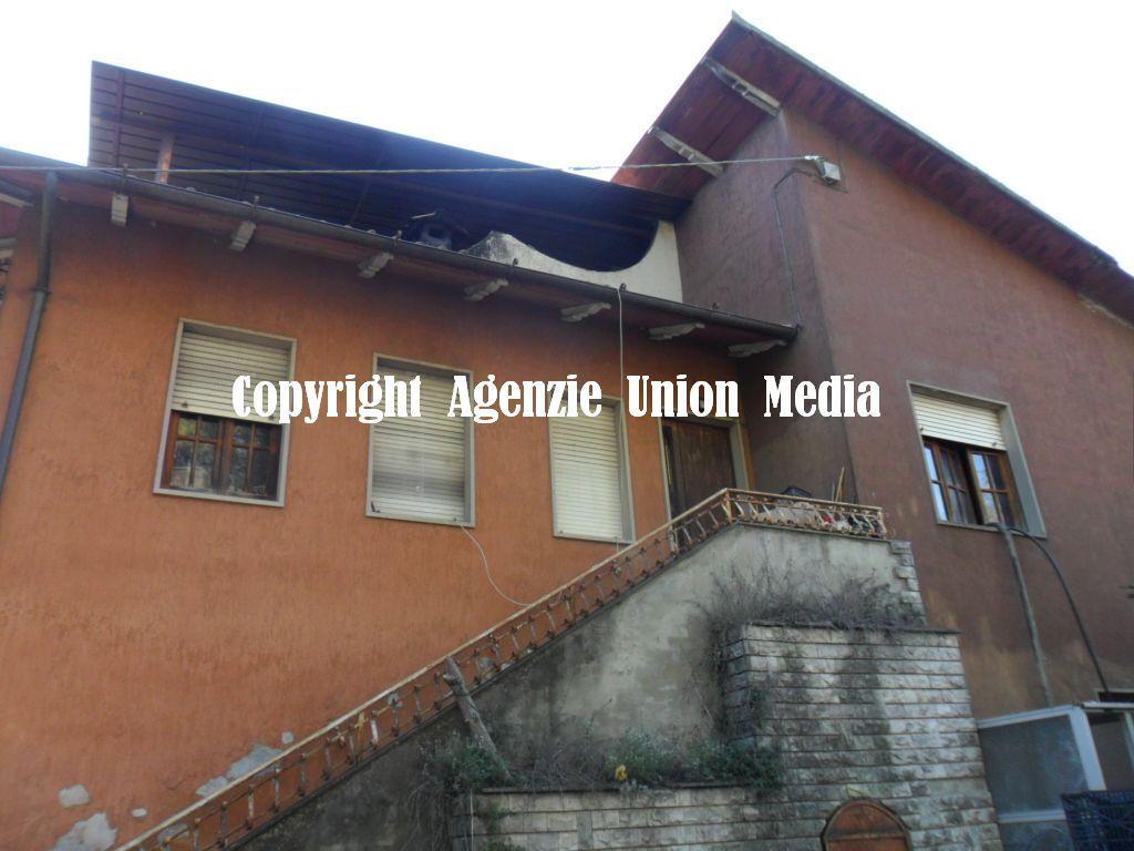 casa indipendente in vendita a Sarzana