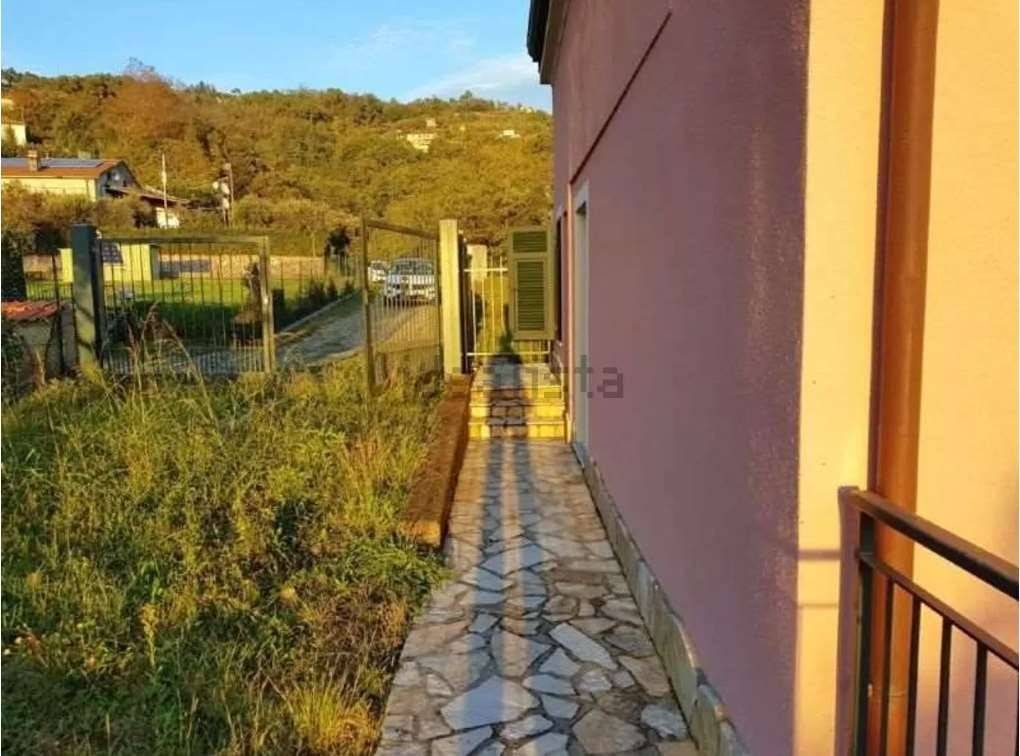 casa indipendente in vendita a Sarzana