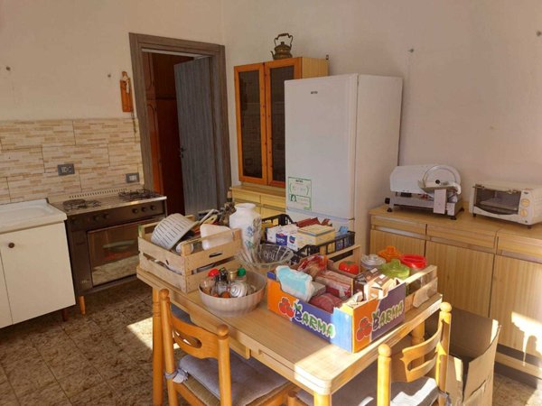 casa indipendente in vendita a Sarzana