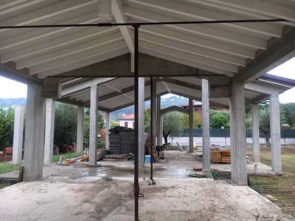 casa indipendente in vendita a Sarzana