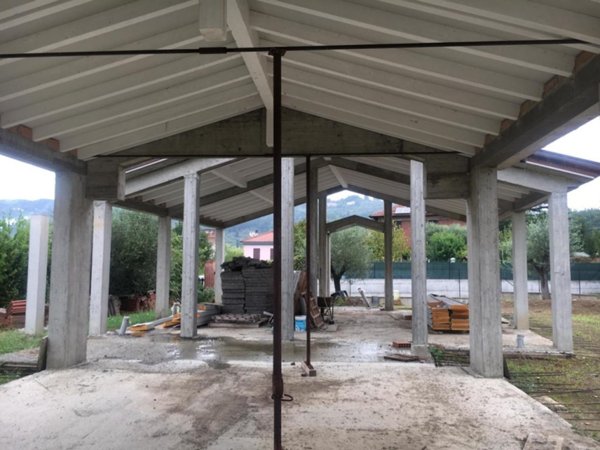casa indipendente in vendita a Sarzana