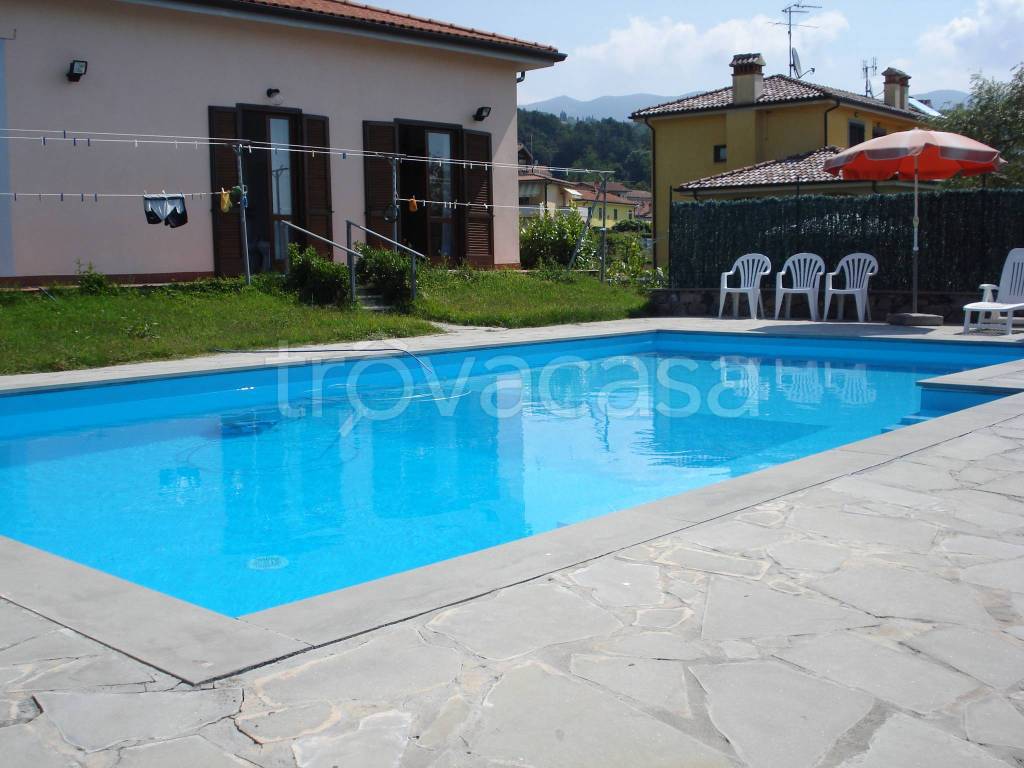 casa indipendente in vendita a Sarzana