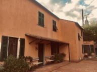 casa indipendente in vendita a Sarzana