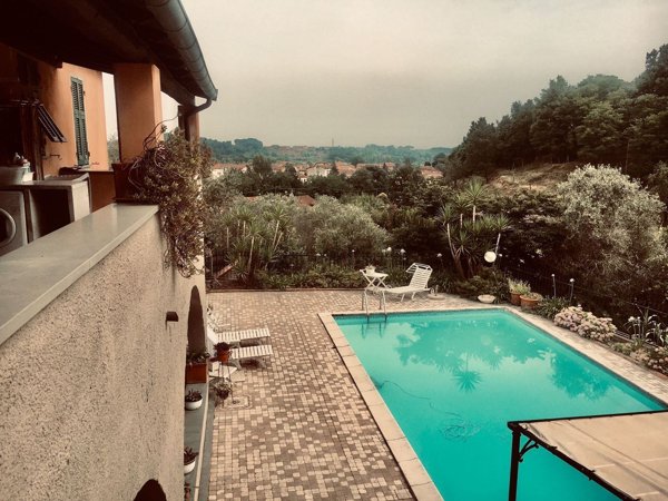 casa indipendente in vendita a Sarzana