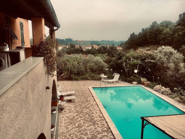 casa indipendente in vendita a Sarzana