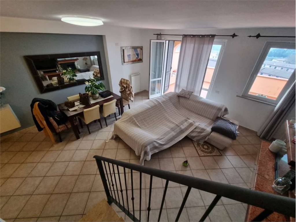 casa indipendente in vendita a Sarzana