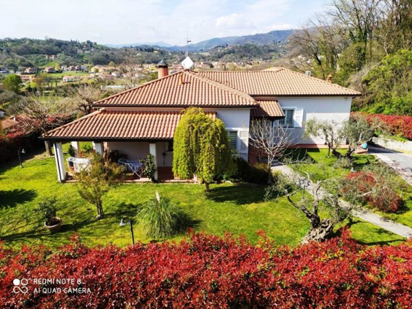 casa indipendente in vendita a Sarzana