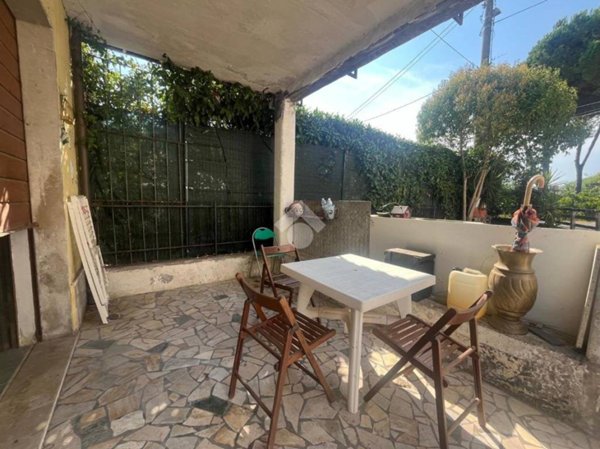 casa indipendente in vendita a Sarzana