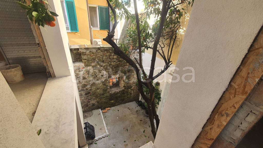 casa indipendente in vendita a Sarzana