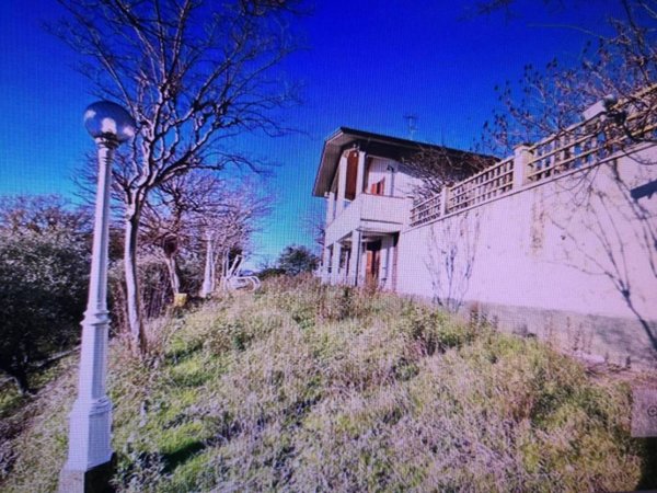casa indipendente in vendita a Sarzana
