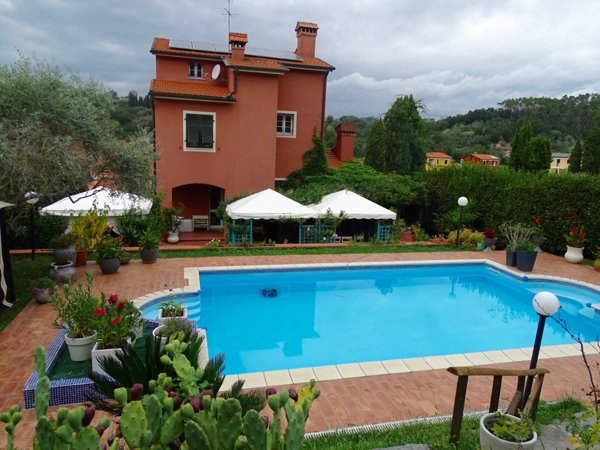 casa indipendente in vendita a Sarzana