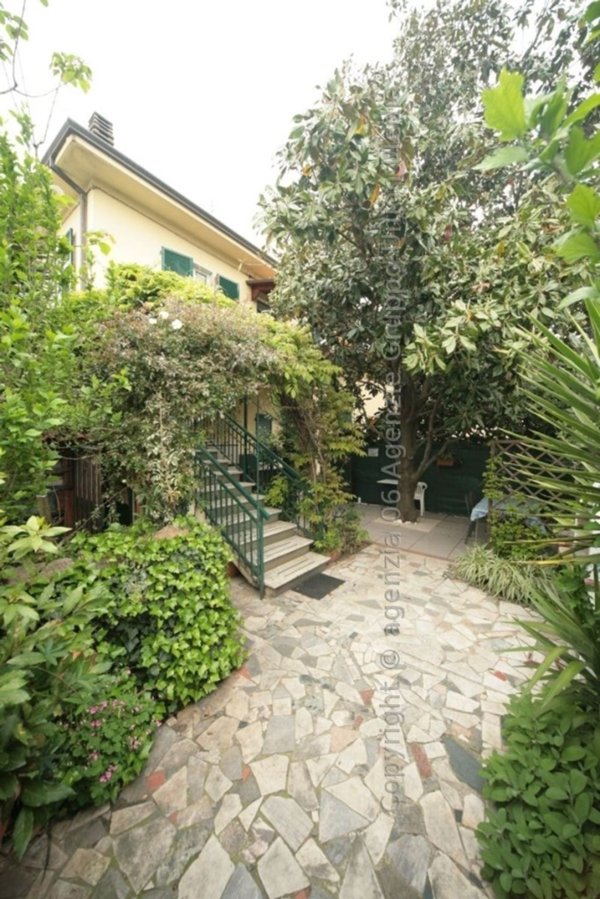casa indipendente in vendita a Sarzana