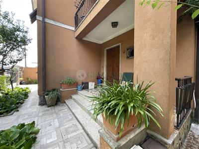casa indipendente in vendita a Sarzana