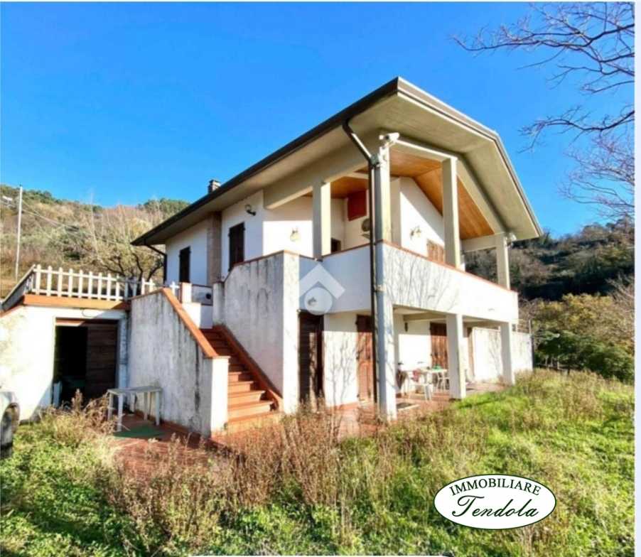 casa indipendente in vendita a Sarzana