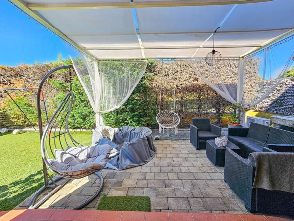 casa indipendente in vendita a Sarzana