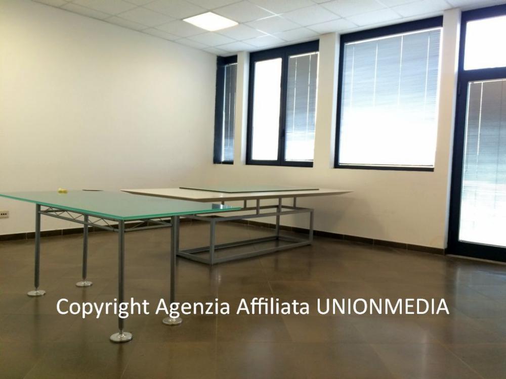 locale commerciale in vendita a Sarzana