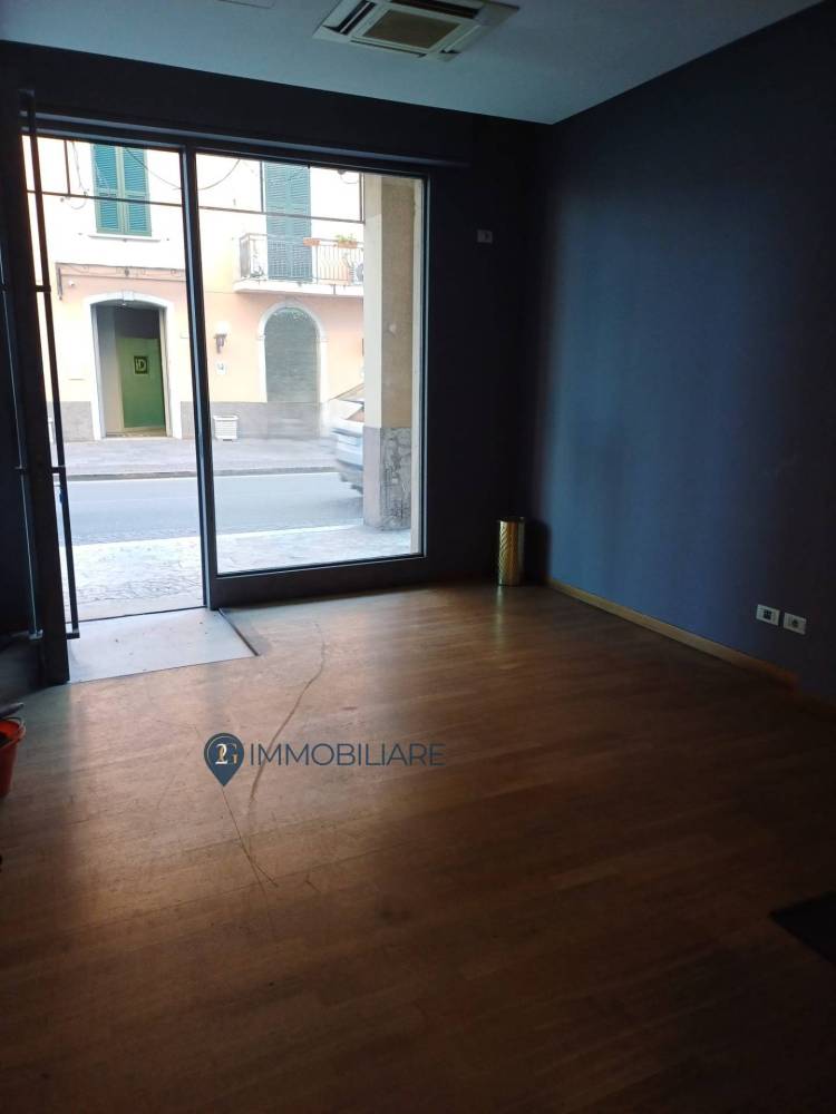 locale commerciale in vendita a Sarzana
