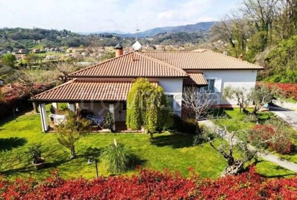 casa indipendente in vendita a Sarzana