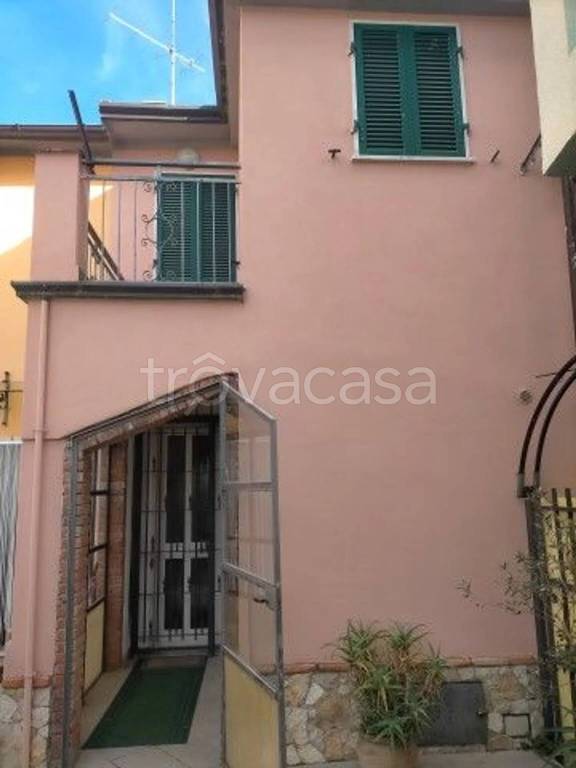 casa indipendente in vendita a Sarzana