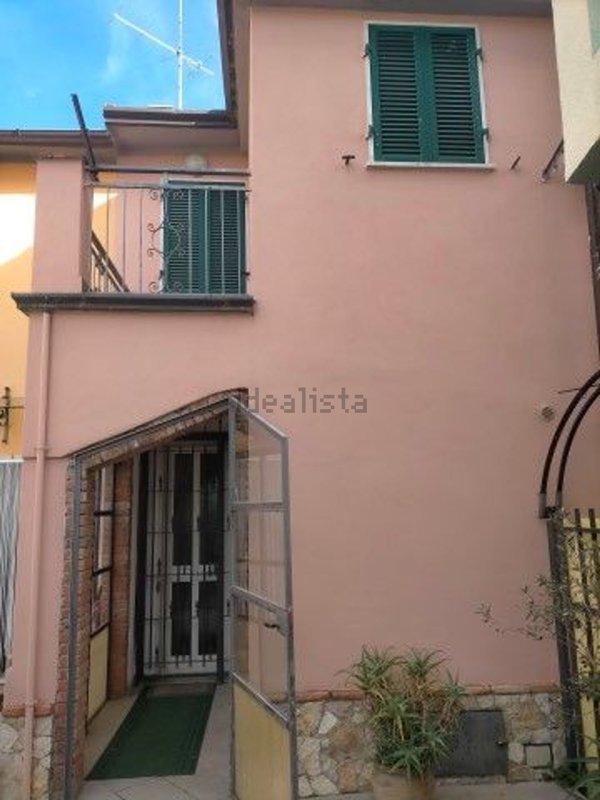 casa indipendente in vendita a Sarzana