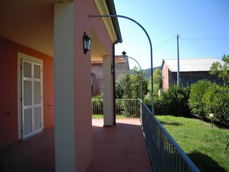 casa indipendente in vendita a Sarzana