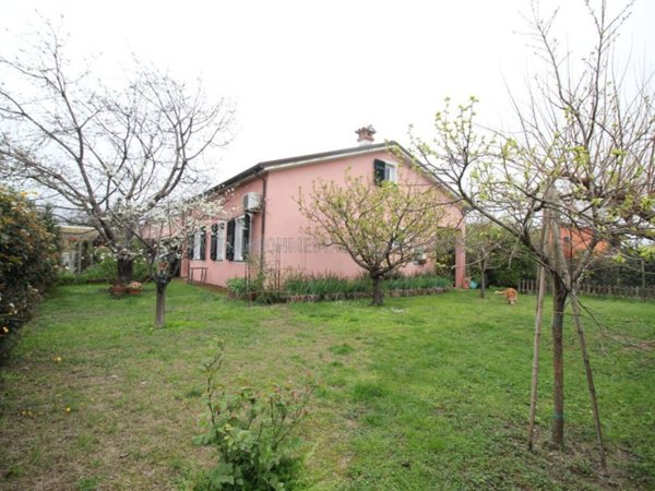 casa indipendente in vendita a Sarzana in zona San Lazzaro