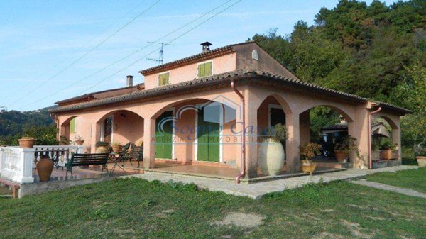 casa indipendente in vendita a Sarzana