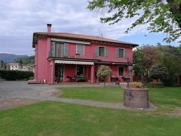 casa indipendente in vendita a Sarzana