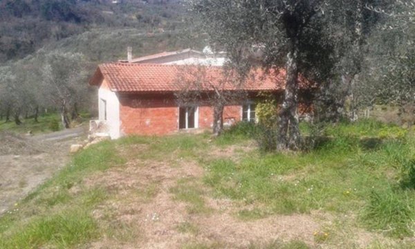 casa indipendente in vendita a Sarzana