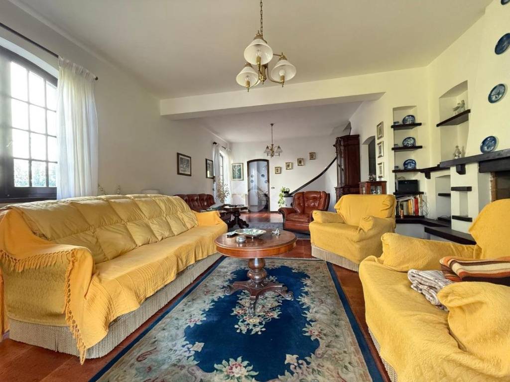 casa indipendente in vendita a Sarzana