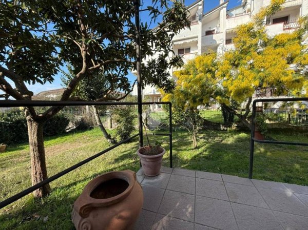 casa indipendente in vendita a Sarzana