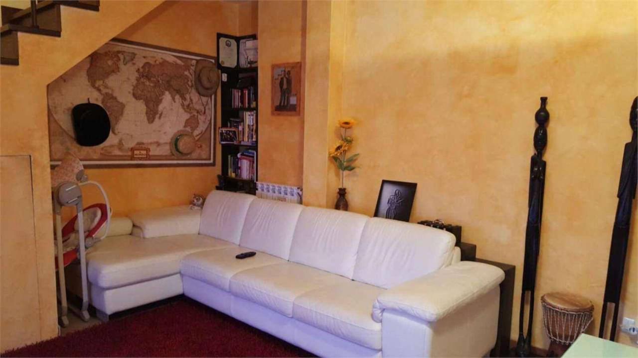 casa indipendente in vendita a Sarzana