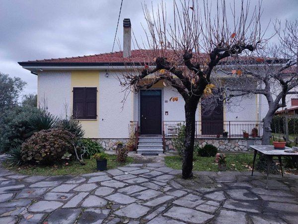 casa indipendente in vendita a Sarzana in zona San Lazzaro