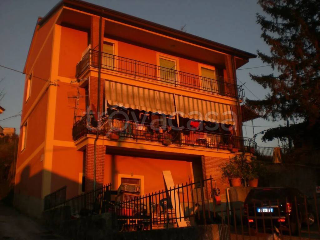 casa indipendente in vendita a Sarzana in zona Falcinello