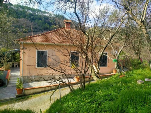 casa indipendente in vendita a Sarzana