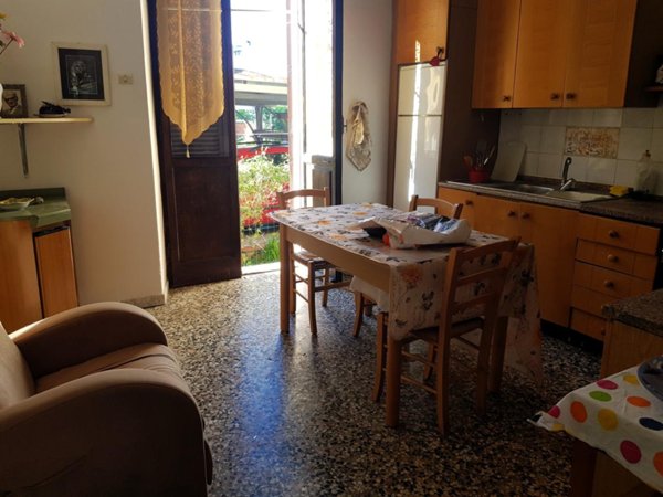 casa indipendente in vendita a Sarzana