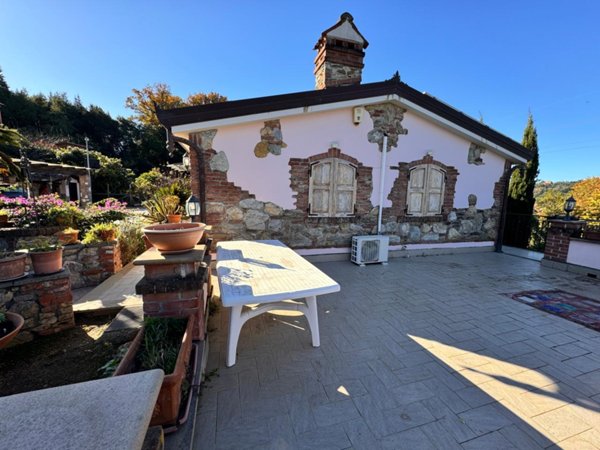 casa indipendente in vendita a Sarzana