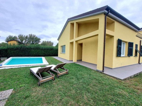 casa indipendente in vendita a Sarzana