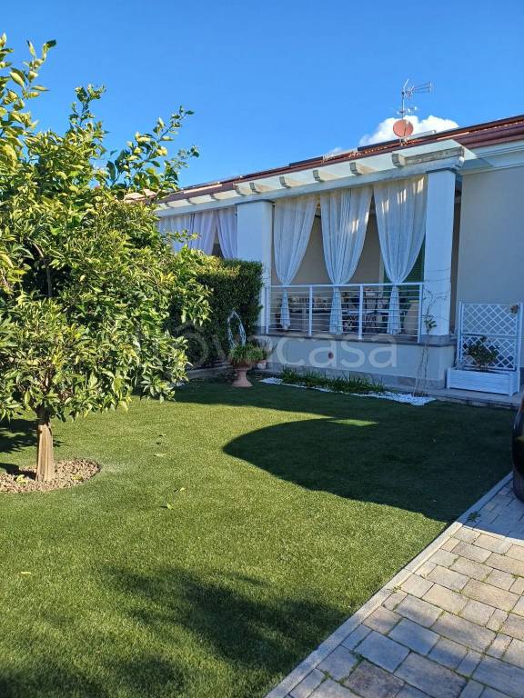 casa indipendente in vendita a Sarzana