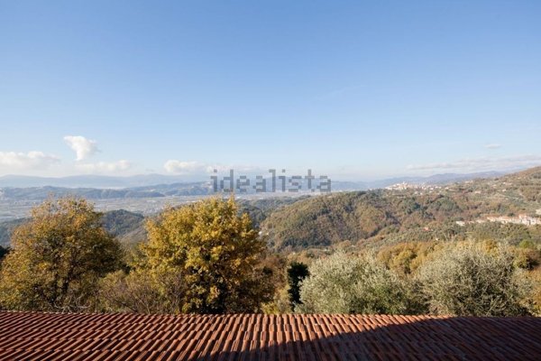 casa indipendente in vendita a Sarzana