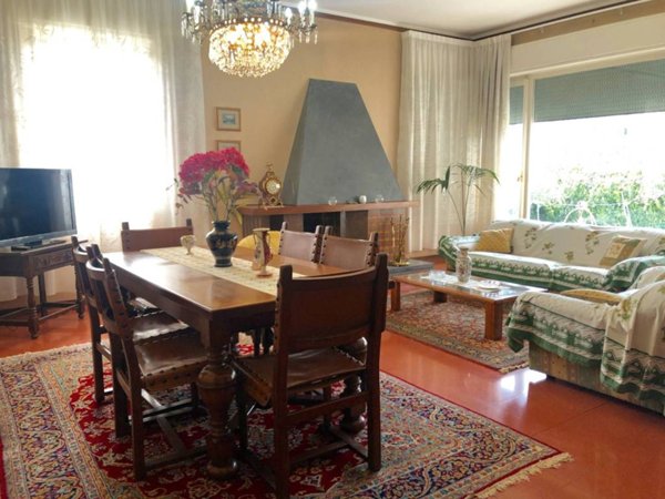 casa indipendente in vendita a Sarzana