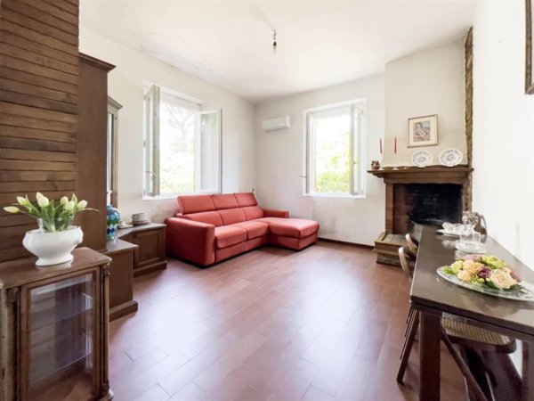 casa indipendente in vendita a Sarzana