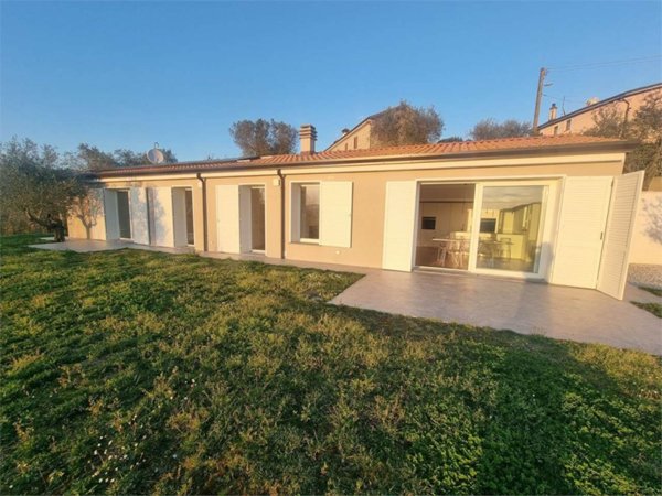 casa indipendente in vendita a Sarzana