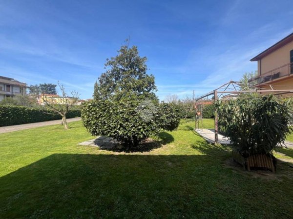 casa indipendente in vendita a Sarzana