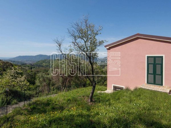 casa indipendente in vendita a Sarzana